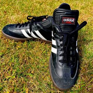 Adidas Samba Classic black and white mens 7/ womens 9 indoor soccer shoes 034563